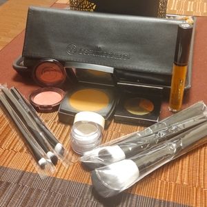 Cosmetic Brush Set + Case